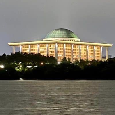 219 Cruise on Han river